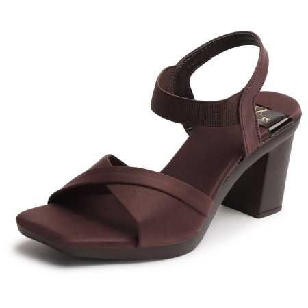 XE Looks slip-on sandals for women