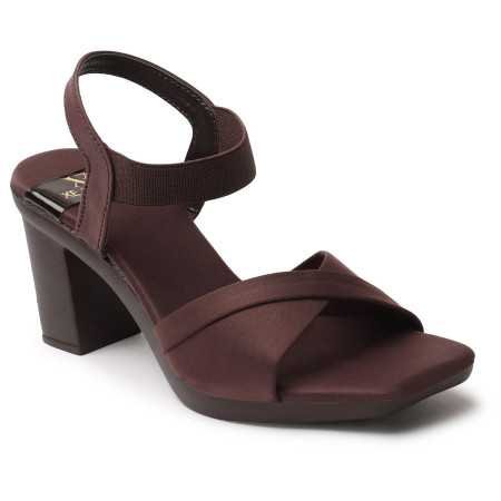 XE Looks slip-on sandals for women