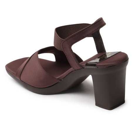 XE Looks slip-on sandals for women